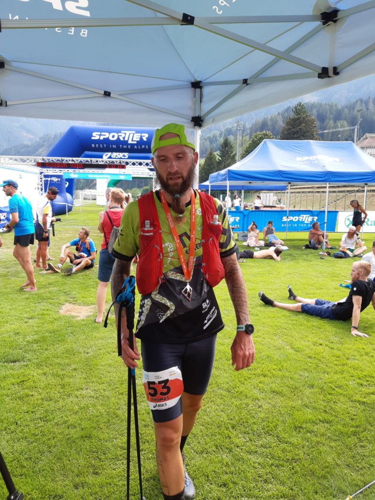Tom Ischganeit im Ziel des Skyrace